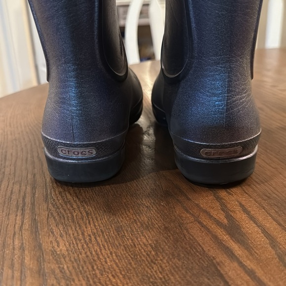 Crocs Girls Iridescent Metallic Rain Boots! Girls Size 4 - Picture 2 of 6